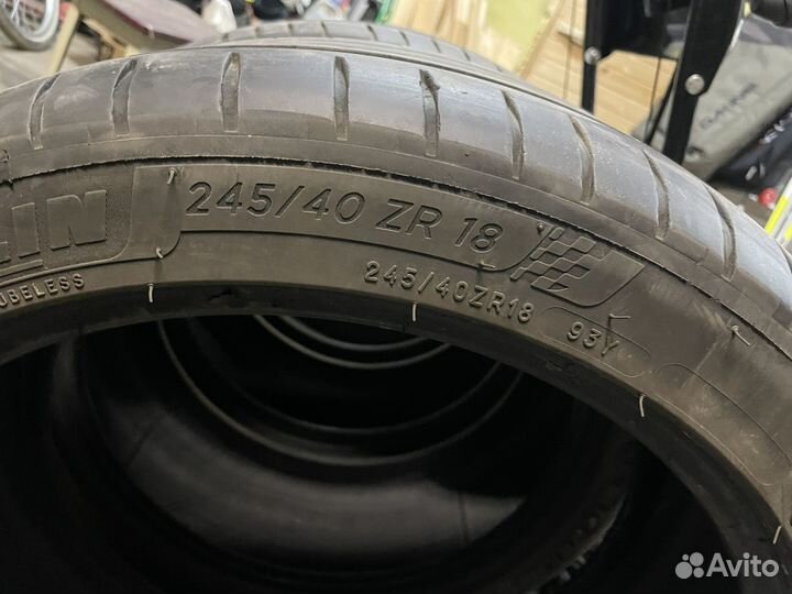 Michelin Pilot Sport 4 245/40 R18 93Y