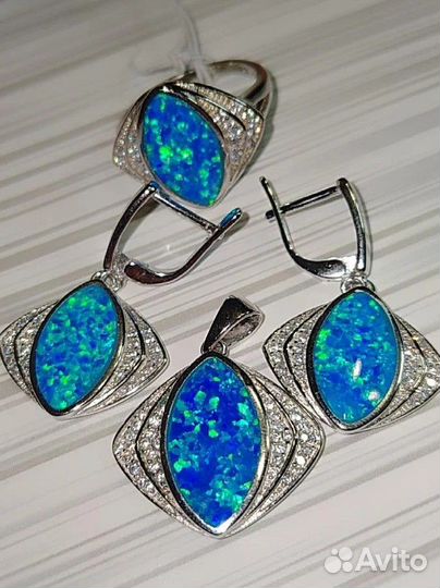 Серебряный комплект с опалами