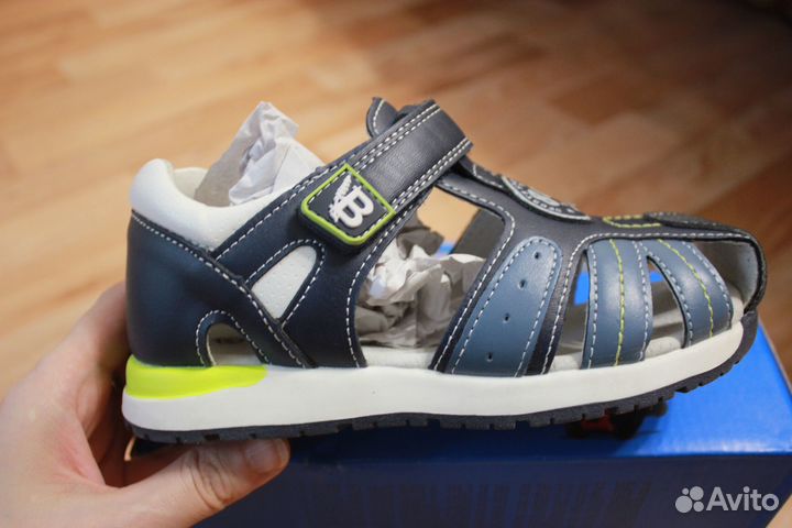 Сандали новые