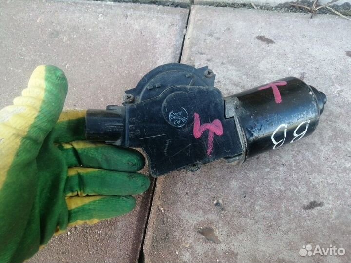 Мотор переднего стеклоочистителя Toyota BB NCP30