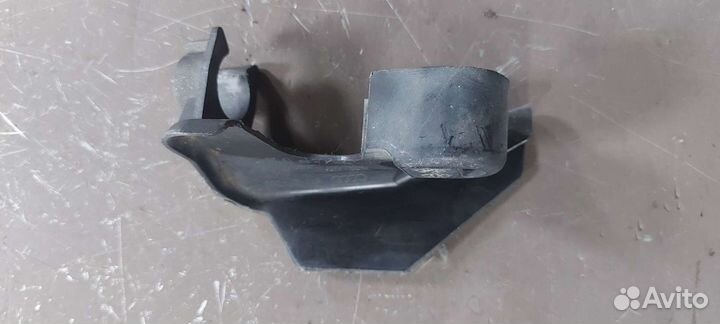 Кронштейн защита жабо на Audi A5