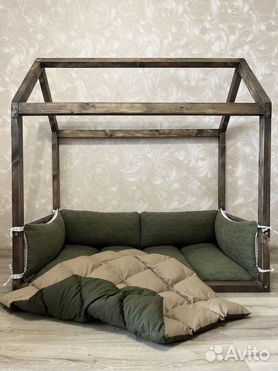 Детский деревянный домик. Фотозона