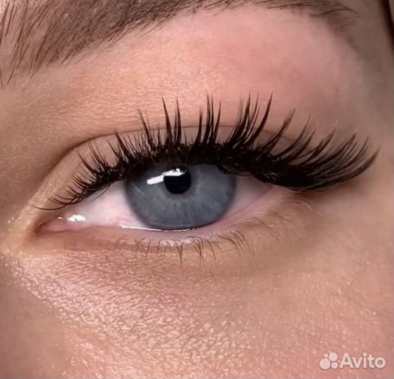 Наращивание ресниц. Модель