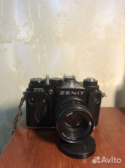 Зеркальный пленочный фотоаппарат Зенит TTL
