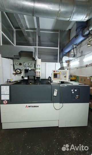 Пресс-формы, штампы, изделия из пластмасс