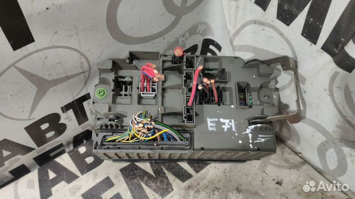 Блок реле и предохранителей BMW E71