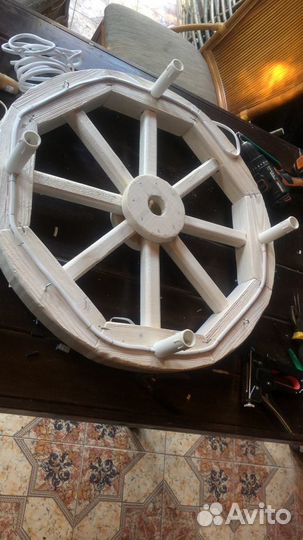 Колесо от телеги люстра