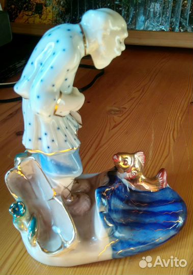 Статуэтка фарфор Старик и золотая рыбка