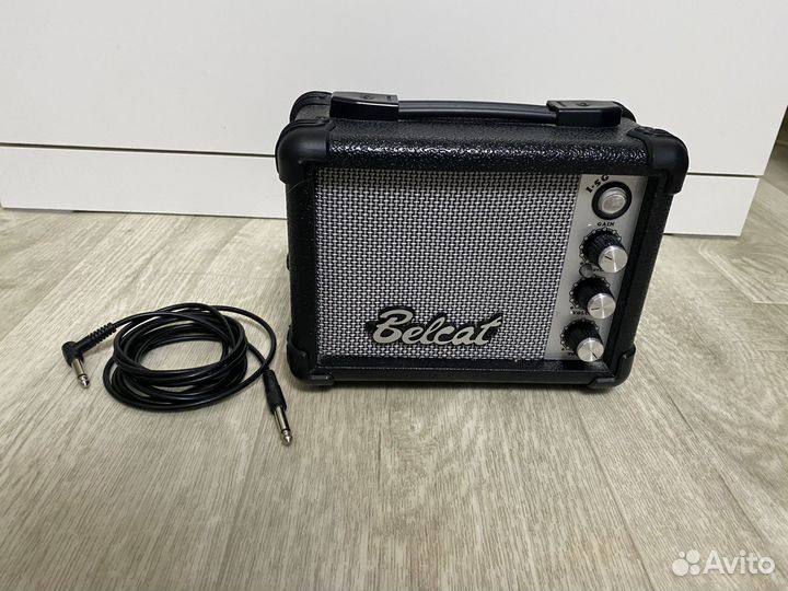 Электрогитара с комбоусилителем