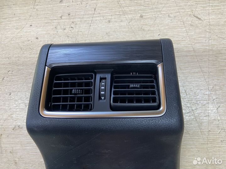 Накладка консоли задняя Toyota Camry 75