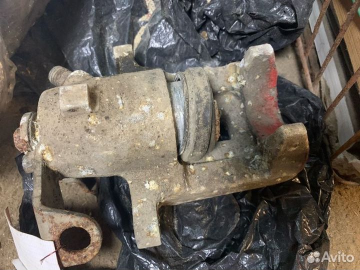 Суппорт тормозной задний левый Volkswagen Golf