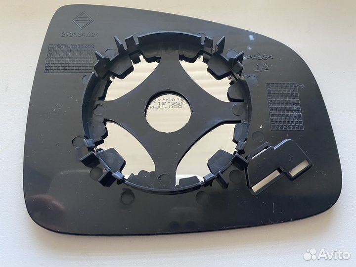 Зеркало на автомобиль