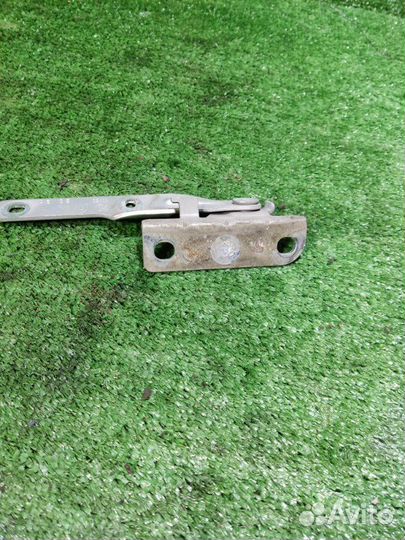 Петля капота левая Renault Logan