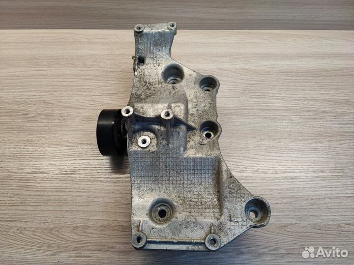 Кронштейн генератора LADA X-Ray