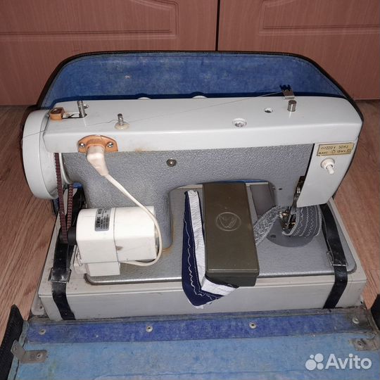 Швейная машинка чайка 142м