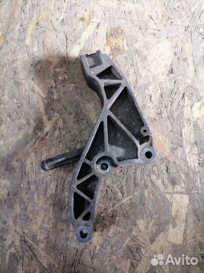 Кронштейн двигателя Opel Astra