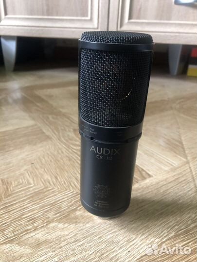 Студийный конденсаторный микрофон