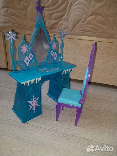 Туалетный столик для кукол