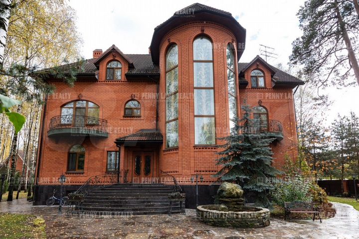 Коттедж 1000 м² на участке 28 сот.