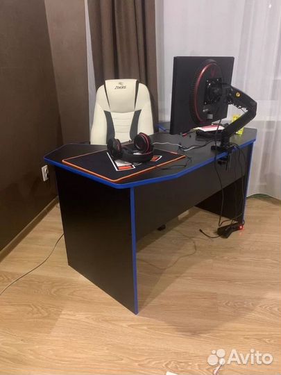 Стол геймерский (новый)