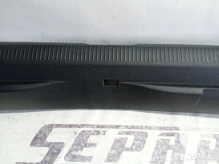 Накладка замка багажника Volkswagen Passat B7