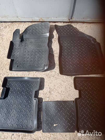 Автомобильные коврики резиновые и полиуретановые