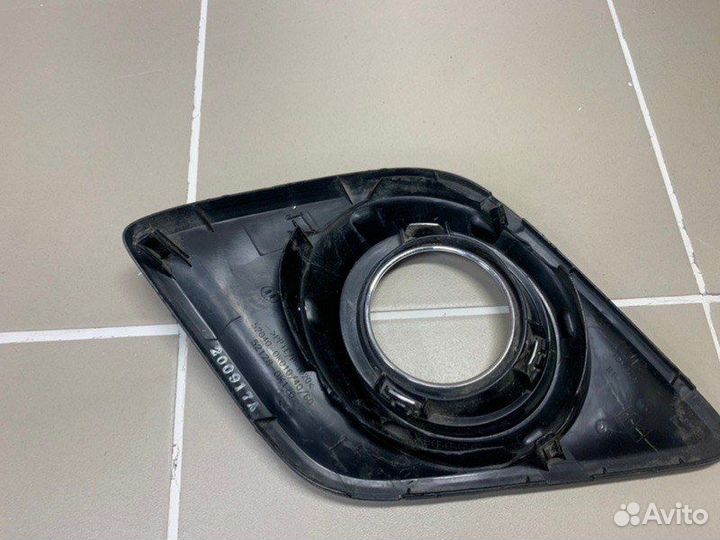 Накладка противотуманной фары Toyota Hilux 8 2015