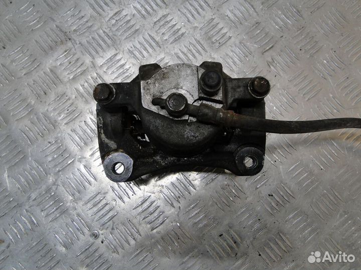 Суппорт тормозной передний Toyota Prius 20 2008