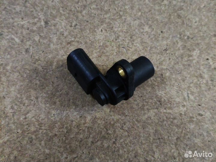Датчик положения коленвала 06E906433