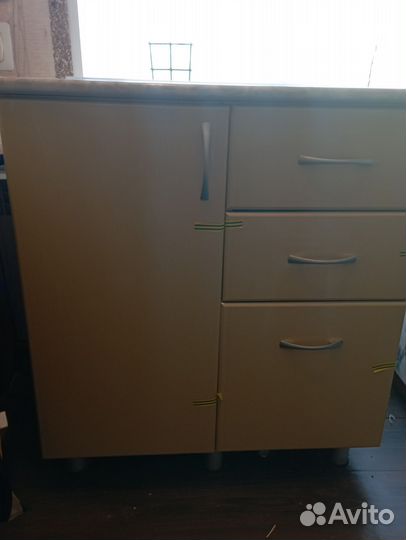 Кухонный стол