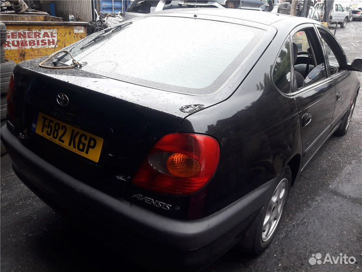 Разбор на запчасти Toyota Avensis 1