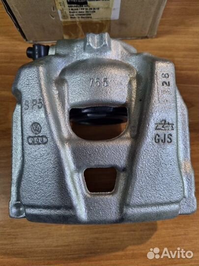 Суппорт передний левый Audi A4