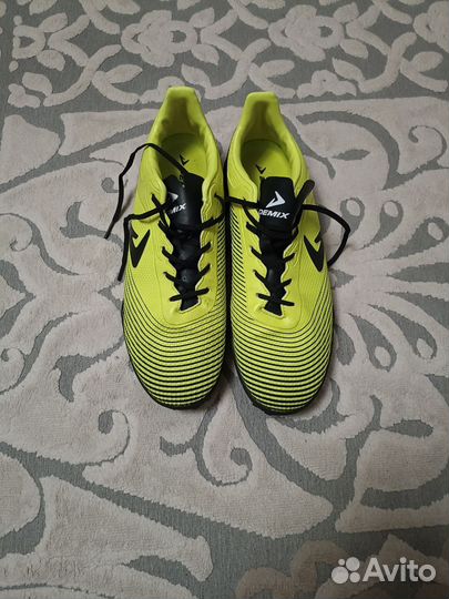 Продам футбольные сороконожки Demix