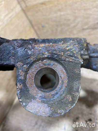 Поворотный кулак левый VW Caddy 3 X26