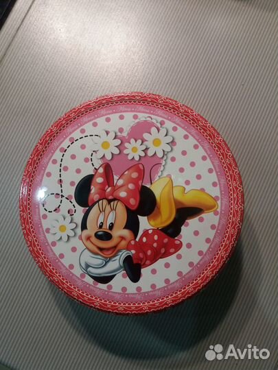 Жестяные банки из-под печенья