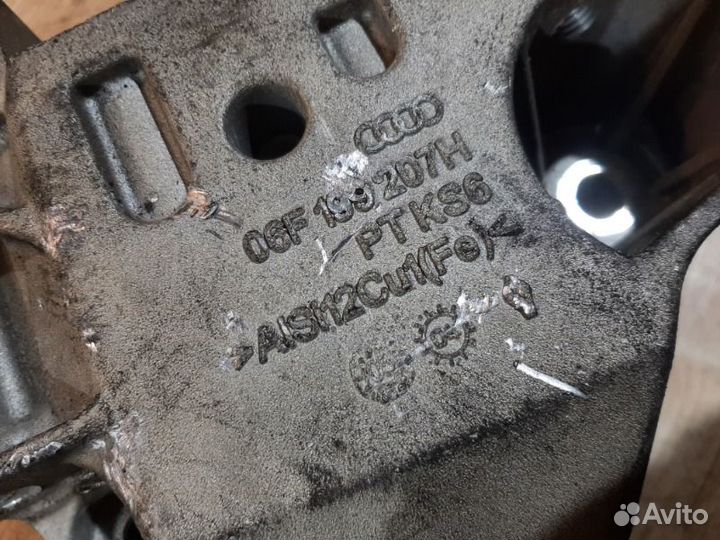 Кронштейн двигателя правый Volkswagen Passat B6