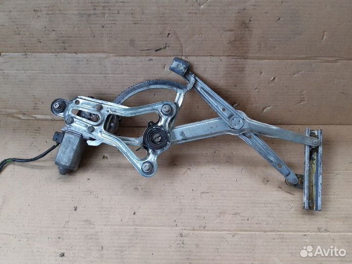 Стеклоподъемник передний правый Мерседес 124