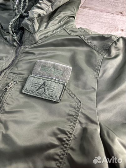 Бомбер alpha industries с капюшоном