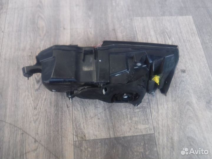 Фонарь правый внутренний №24 lexus NX 2016