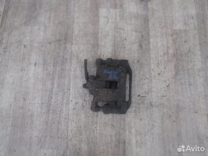 Суппорт передний левый Suzuki Swift 2 2002