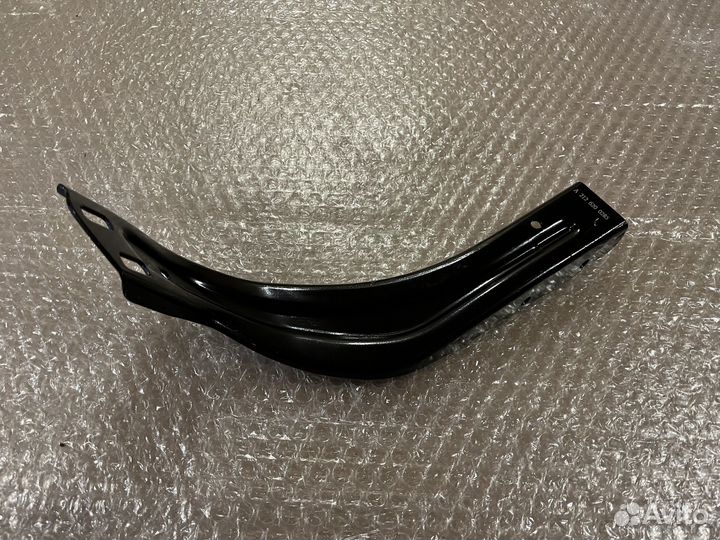 Правый кронштейн крепления фары Mercedes W212