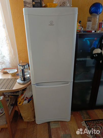 Холодильник бу indesit