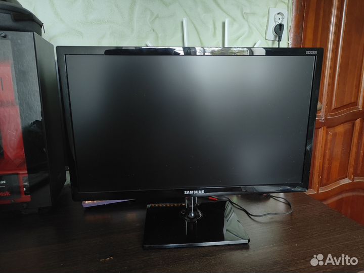 Монитор Samsung S23C570
