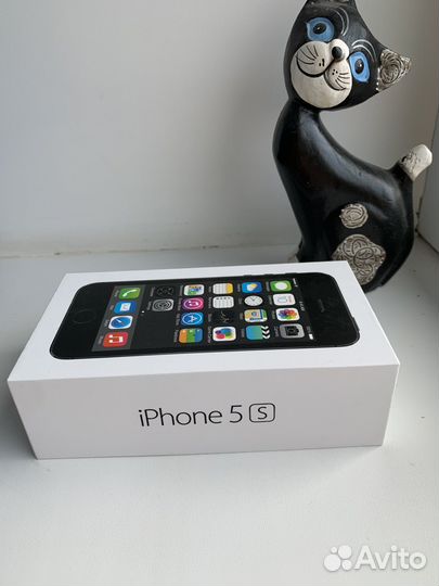 Коробки от айфон 5 и 8
