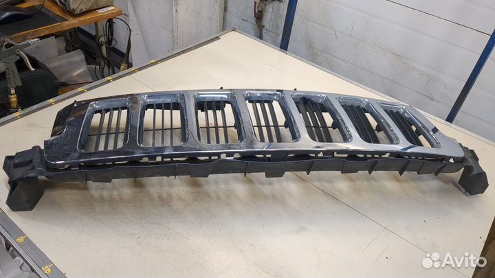 Решетка радиатора Jeep Grand Cherokee, 2011