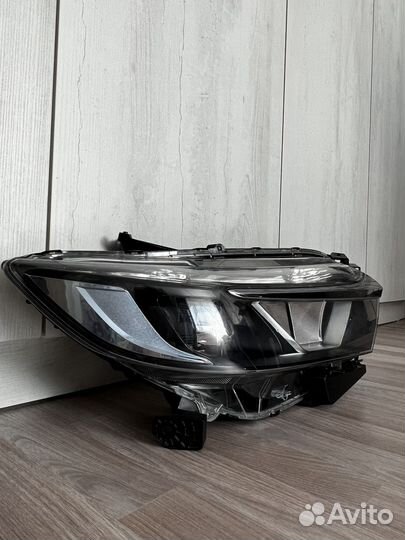 Правая фара на honda shuttle hybrid