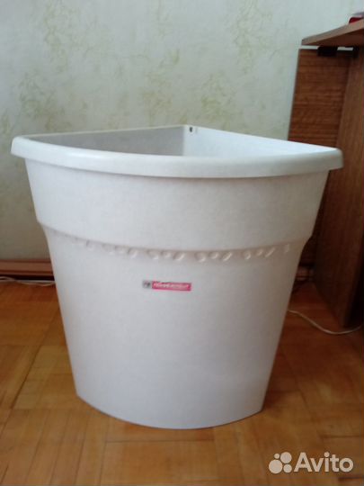 Корзина для белья, коврик для ванной