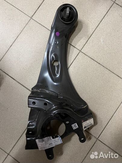 Рычаг задней подвески левый Mitsubishi