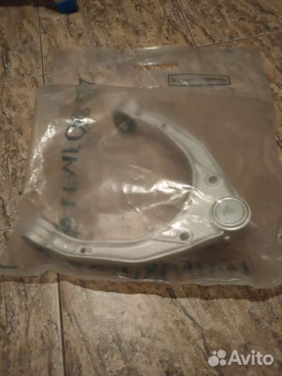 Рычаг подвески передний верхний Lemforder Q7