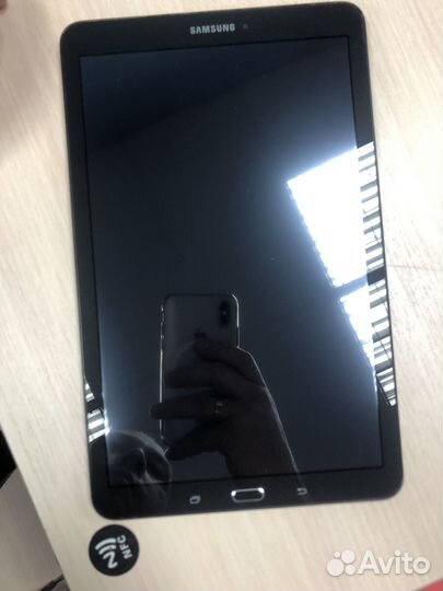 Планшет Samsung SM-T561